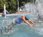 На День ВДВ в Астрахани в фонтанах не искупаешься