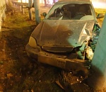 В Астрахани иномарка врезалась в опору теплотрассы