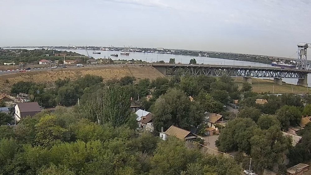 Старый мост в Астрахани открыли для движения