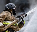 В Астрахани многоэтажка загорелась из-за мусора в подвале