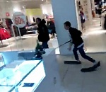 Нетрезвый астраханец устроил шоу в одном из торговых центров 