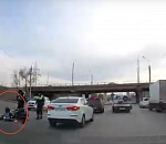 Соцсети сообщают о сбитом в Астрахани мотоциклисте