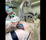 Астраханку разбудили во время операции на мозге