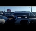 В Астрахани на видео попала многокилометровая пробка из-за срочного ремонта на Старом мосту