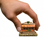 Занимательная история о том, как мэрия разрешила построить астраханке цветочный ларек, а потом потребовала через суд его снести