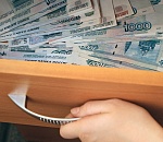 В Астраханской области судебный пристав присвоила деньги должников