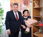 Глава Астрахани поздравил с Днем Победы жительницу блокадного Ленинграда