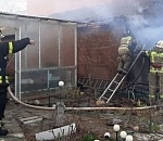 В Астрахани устроили поджог жилого дома, пожарные тушили огонь полтора часа