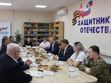 Ирина Гусева и Евгений Грачев встретились с ветеранами СВО в Астрахани