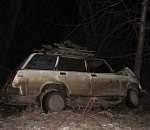 Под Астраханью автомобиль врезался в дерево: двое пострадавших