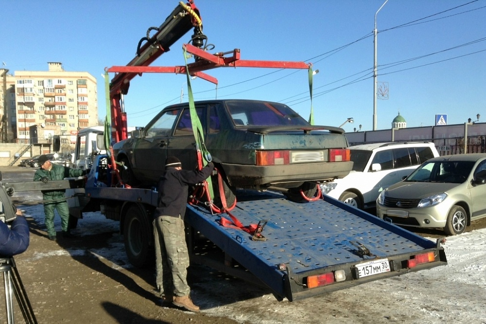 В Астрахани появились две новые спецстоянки