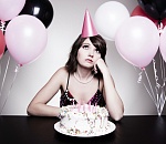 Лжесотрудница банка обманула астраханку в день рождения на 8,5 тысяч 