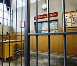 Задержанный за хулиганство астраханец прямо в полиции захотел выкурить наркосигарету 