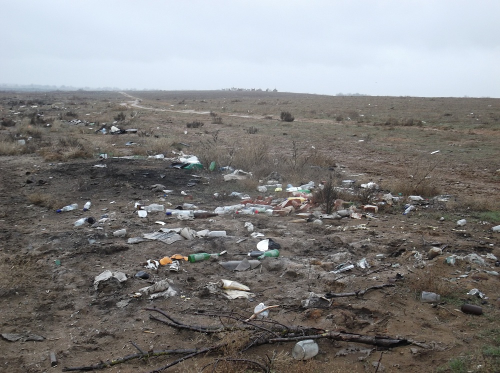 В Астраханской области 2 га плодородной почвы превратили в свалку