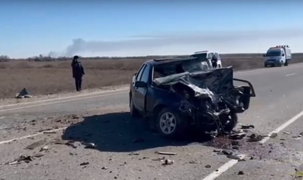 В смертельном ДТП под Астраханью погибли трое