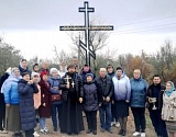 Жители астраханского села на свои средства установили поклонный крест