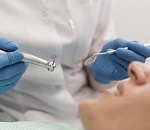 Астраханскую стоматологию оштрафовали из-за врача-иностранца