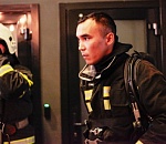 В Астрахани возвращавшийся домой спасатель освободил девушку из заблокированной машины