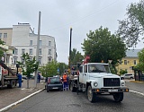 У нулевого километра в Астрахани после ЧП с Пежо меняют столбы