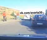 В Астрахани пассажир такси избил ребенка-велосипедиста: видео