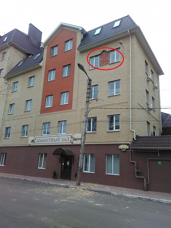 В Астрахани пошел каменный дождь