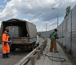 В Астрахани моют фасады и мосты