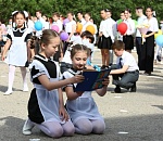 Астраханцы начали получать президентские выплаты на школьников