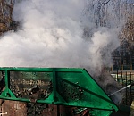 В Астрахани сожгли пять мусорных евроконтейнеров