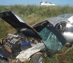 Под Астраханью опрокинулась иномарка: двое пострадавших