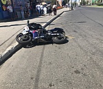 Возле ТРЦ "Ярмарка" сбили мотоцикл