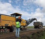 Одну из самых убитых трасс методично приводят в порядок под Астраханью