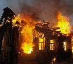 За ночь в Астраханской области сгорел большой жилой дом