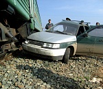 В Астраханской области автомобиль столкнулся с тепловозом