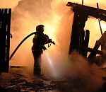 В поселке под Астраханью произошел крупный пожар, на который силы МЧС реагировали по повышенному рангу