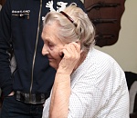 Власти Астрахани снабжают местных пенсионеров GPS-устройствами с "тревожной кнопкой"  