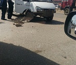 В Астрахани маршрутка попала в аварию прямо на остановке