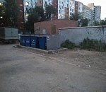 Алена Губанова в отпуске руководит вывозом мусора 