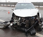 В Астрахани иномарка врезалась в ограждение 