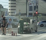 В Астрахани посреди дороги загорелся автомобиль