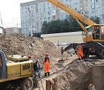 В Астрахани все лето будут устранять коммунальную аварию, из-за которой заливает две улицы