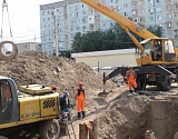 В Астрахани все лето будут устранять коммунальную аварию, из-за которой заливает две улицы