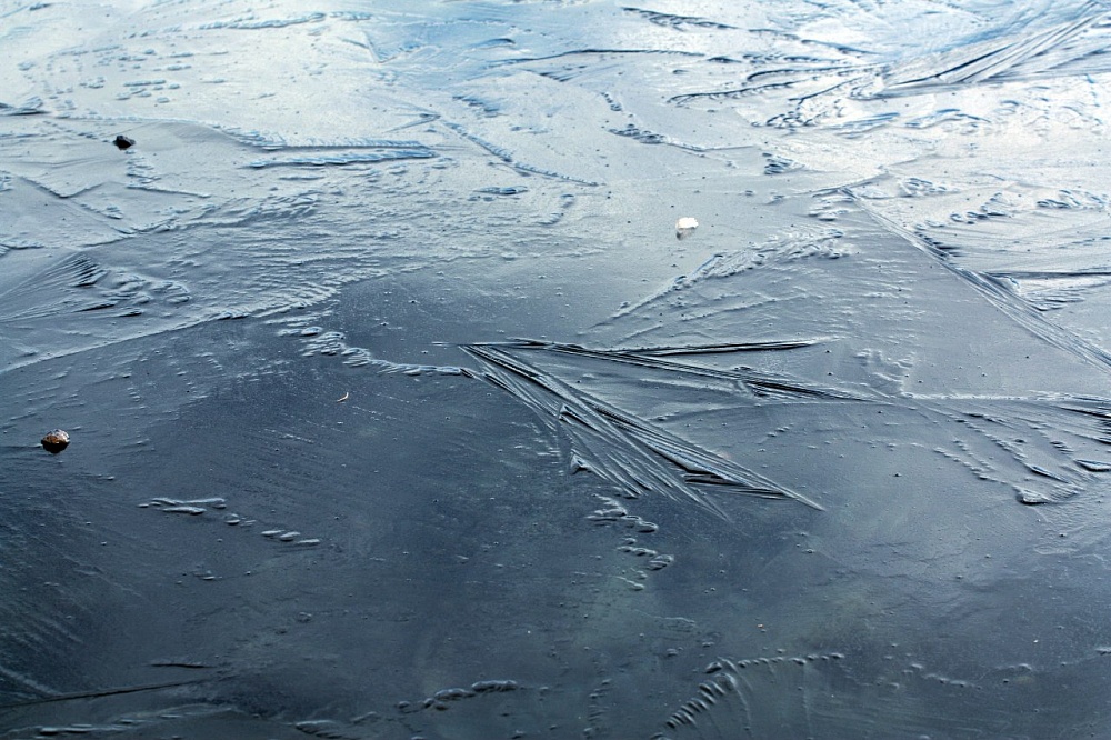 В Астраханской области провалился под лед и утонул рыбак