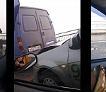 На мосту под Астраханью сразу пять столкновений из-за плохой видимости