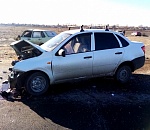 В Астраханской области в лобовую столкнулись две Лады, есть пострадавшие