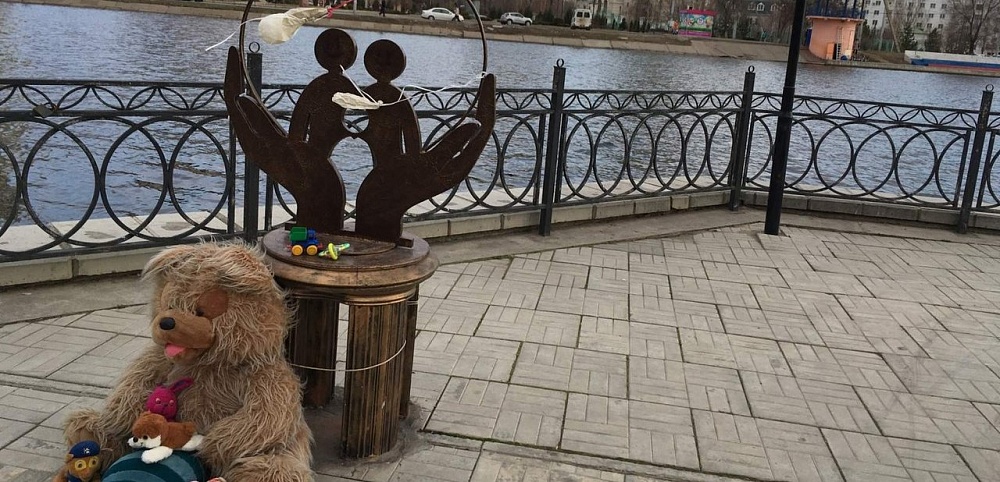 В Астрахани догхантеры отравили собак и бросили трупы в канал