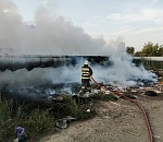 В Советском районе Астрахани из-за мусора загорелась изоляция теплотрассы
