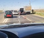 Сэндвич на дороге. В Астрахани столкнулись грузовик, такси и легковая машина