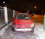 В Астрахани автоледи протаранила дерево