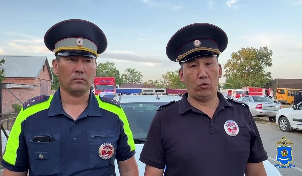 Астраханские полицейские рассказали, как спасали погорельцев из дыма пожарища