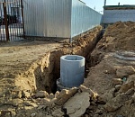 В Астраханской области ребенок провалился в раскопанную яму